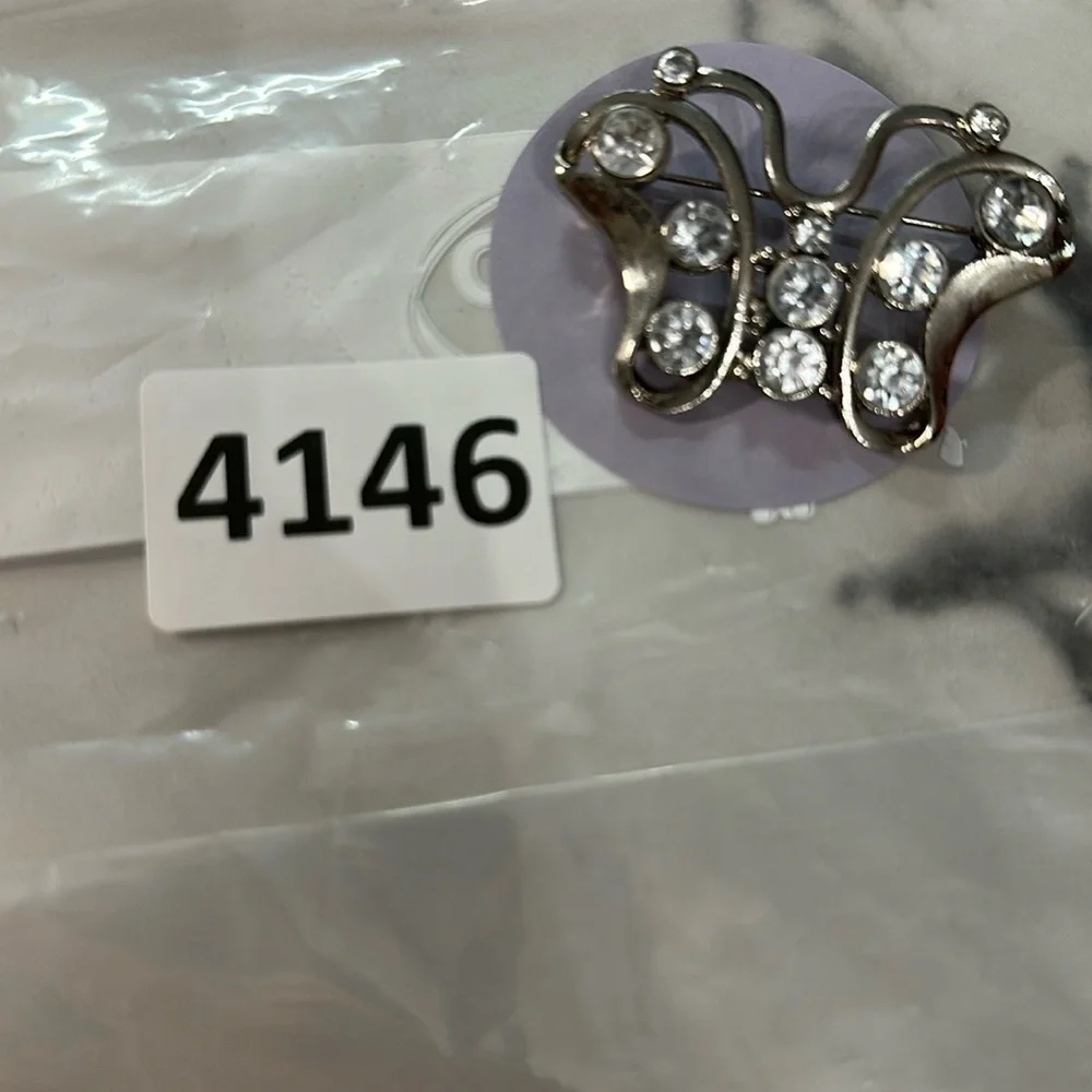 Woman’s Brooch Rhinestone Bezel Set Elegant Silver tone Butterfly pin 4146 L